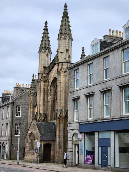 Crown House Two Bedroom Apartment Aberdeen Exterior photo